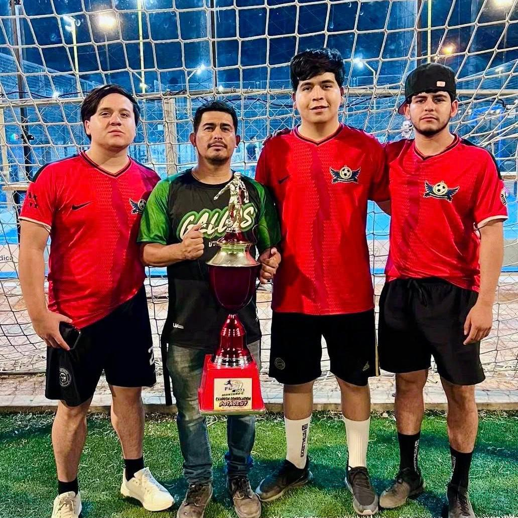 Los Gallos de la universidad ganan el 1er lugar en la Liga Municipal Montaño