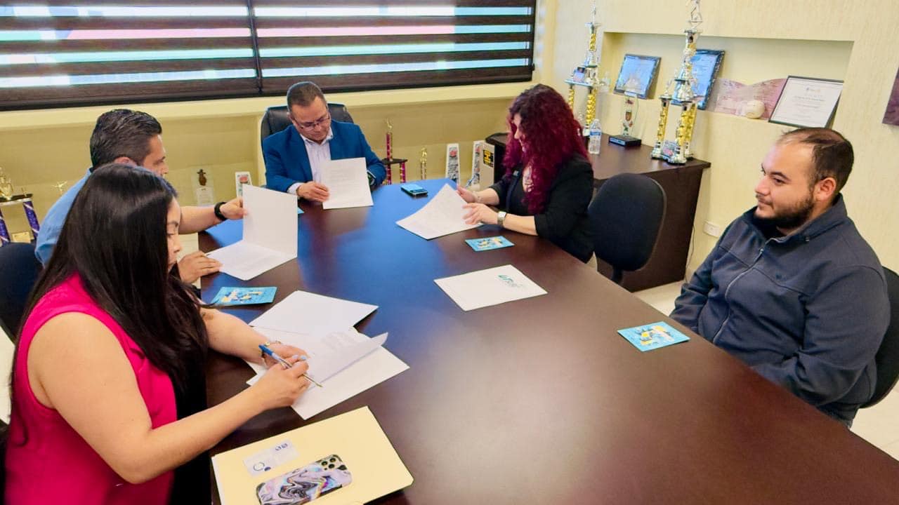 Consolida Universidad Tecnológica de SLRC liderazgo educativo mediante convenios con sectores público y privado